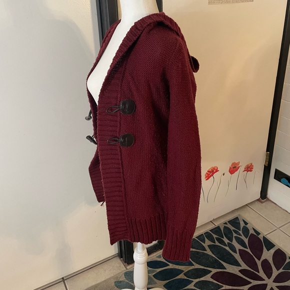 Maroon hook closure hooded knit cardigan - Picture 11 of 11